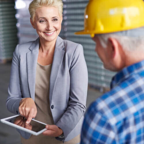 Zalety outsourcingu usług BHP dla średnich firm