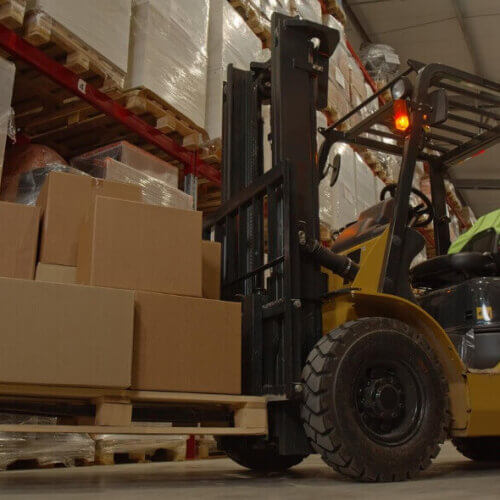 Jak wypożyczyć wózek widłowy na krótki okres?