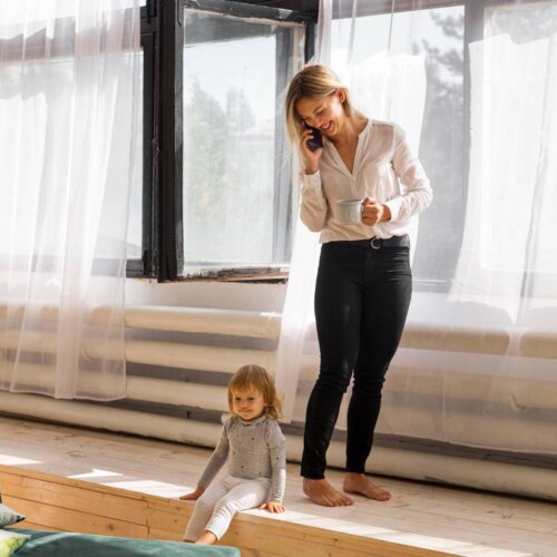 Jak optycznie powiększyć pokój za pomocą firan i zasłon?