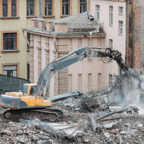 ​Doświadczony specjalista – na co zwrócić uwagę wybierając firmę rozbiórkową?