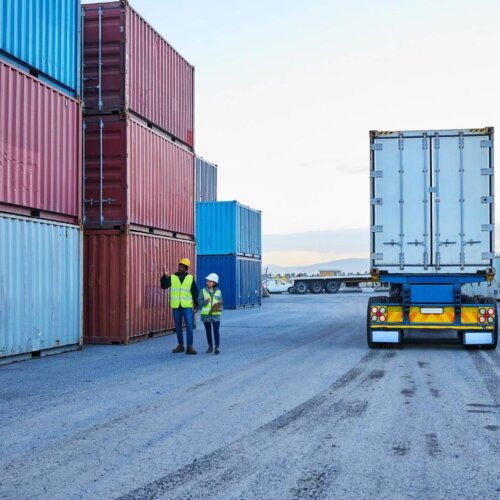 ​Transport kontenerów w mieście: ograniczenia, pozwolenia i logistyka dojazdu