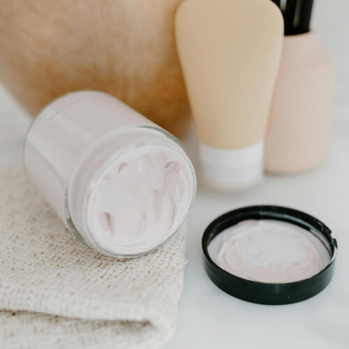 Uroda od wewnątrz – jak połączyć ćwiczenia relaksacyjne z suplementacją dla skóry?