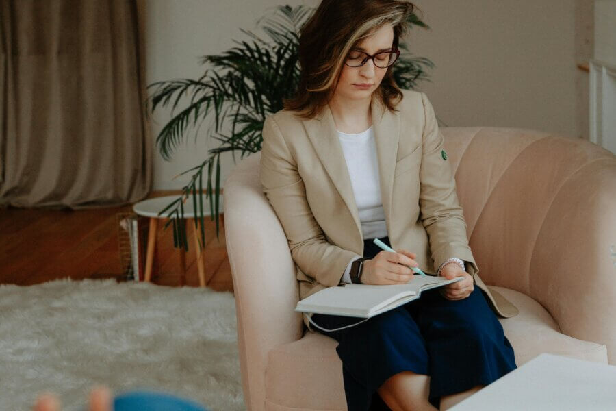 Kiedy warto iść do psychologa? Najczęstsze sygnały, których nie warto ignorować